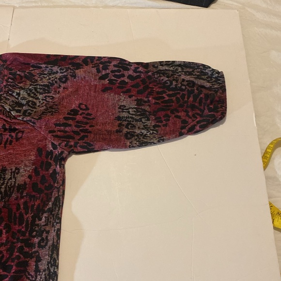 Vintage Suzie in a cranberry red and black leopard print top 3/4 length sleeves - Picture 2 of 6